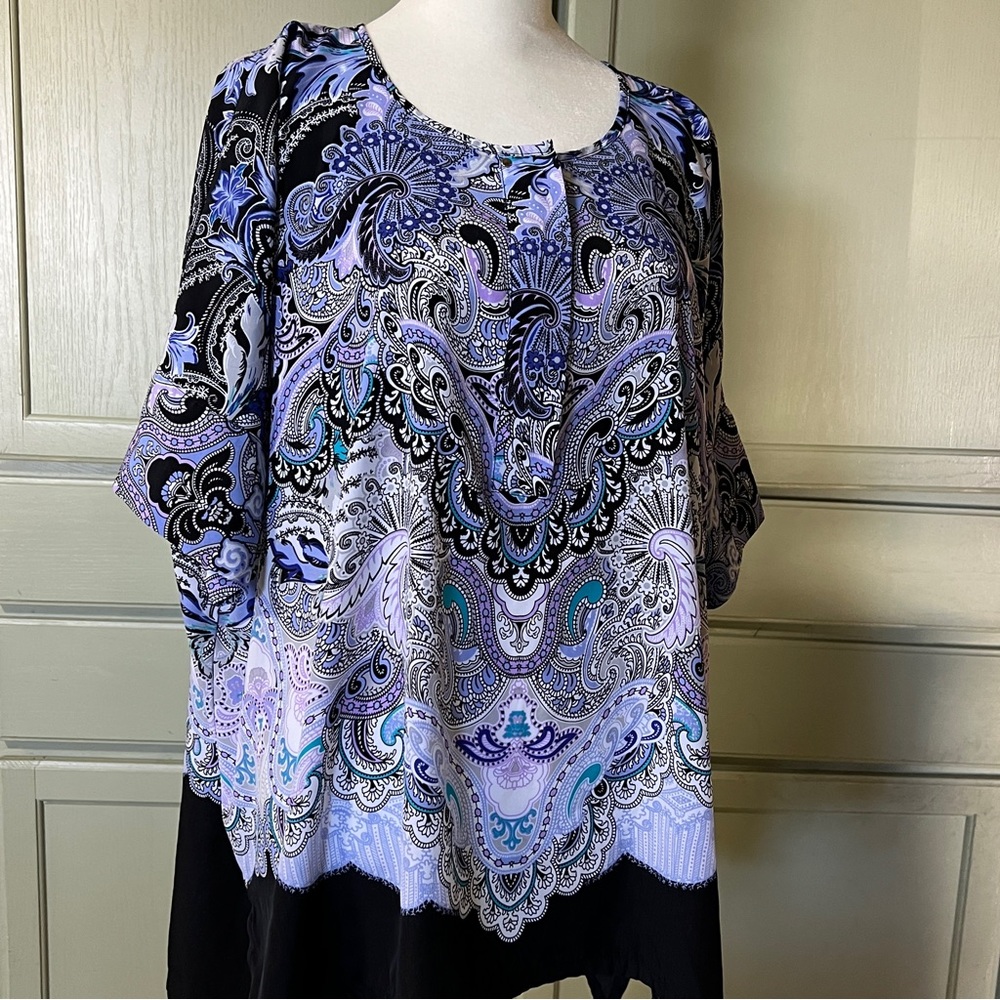 Women’s paisley flowy Top - size Large
